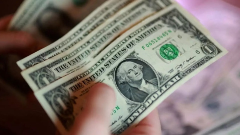 Dólar cai para R$ 4,91 e atinge menor valor em mais de dois anos