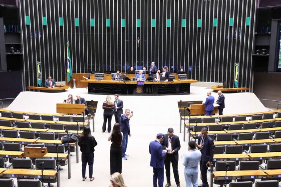 Câmara aprova PEC que amplia imunidade tributária para igrejas