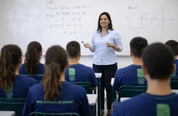 Governo forma comissão para organizar novo concurso de professores estaduais