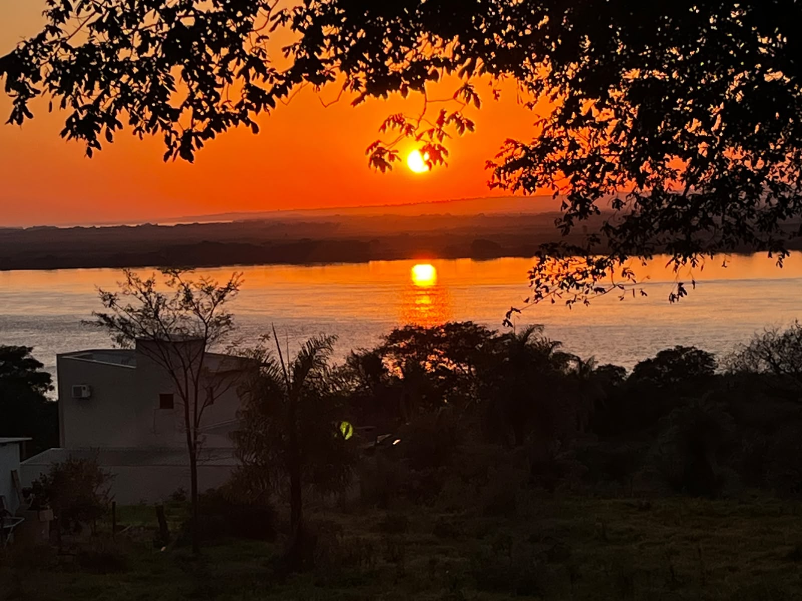 Sol predomina, mas mudança no tempo pode trazer chuva à região de Naviraí e Itaquiraí