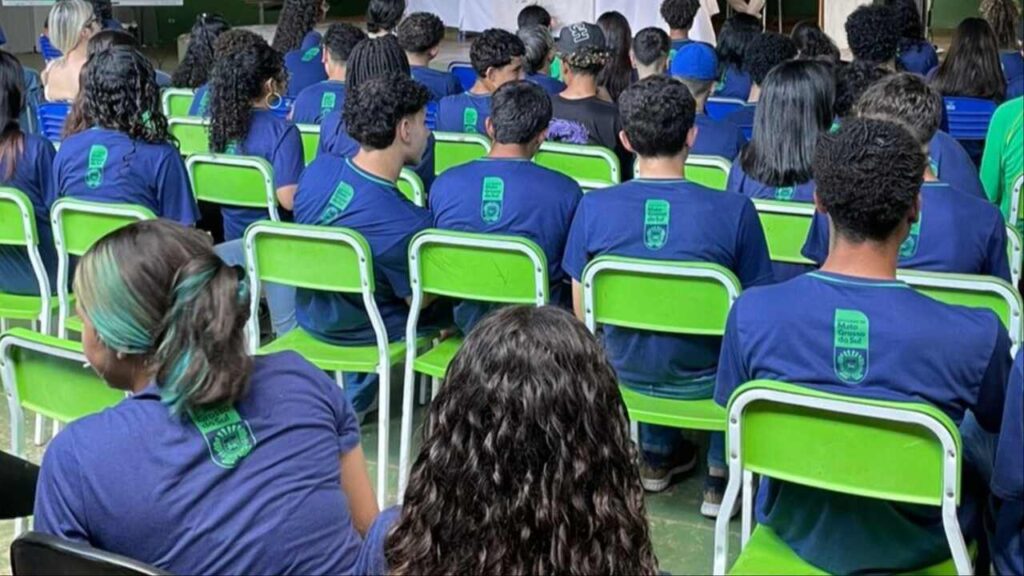 Secretaria proíbe acesso e venda de produtos por ambulantes ou servidores em escolas estaduais