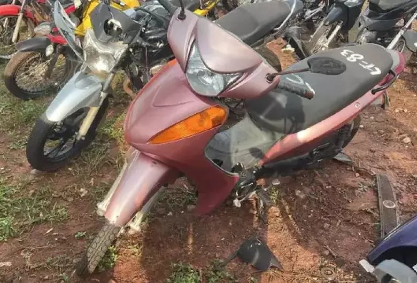 Leilão do Detran tem moto Biz cor-de-rosa e Gol por R$ 2 mil